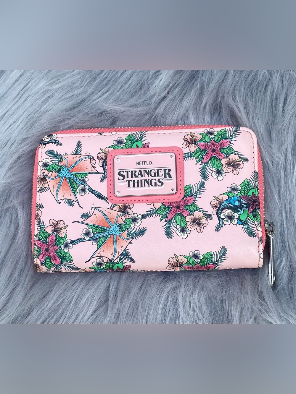 Loungefly Stranger Things Creatures
Wallet 💝✨💝✨ - Picture 15 of 15